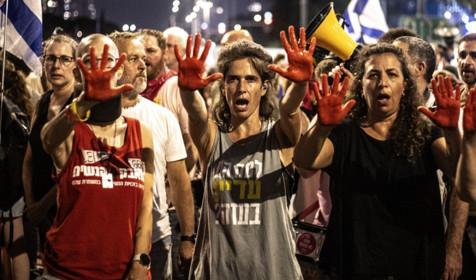 Tel Aviv'de yüzlerce kişi Gazze'de ateşkes ve İsrailli rehinelerin geri getirilmesi için sokağa çıktı
