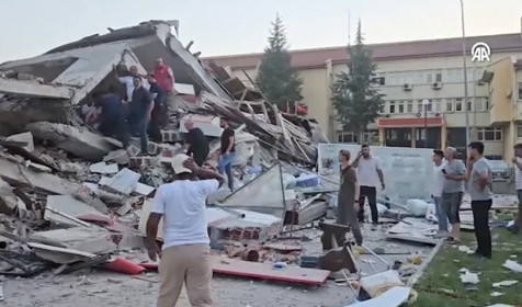 Balıkesir'deki 6,1 büyüklüğündeki depremden görüntüler