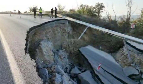 Kuşadası'nda çöken yolun akıbeti belli oldu