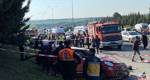 Son dakika! TEM'de zincirleme kaza: 6 ölü, 3 yaralı