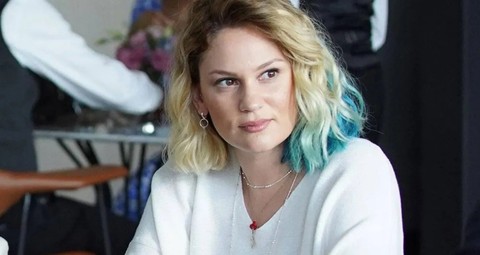 Güzel oyuncu Farah Zeynep Abdullah'tan seçim sonrası flaş karar! Sosyal medya hesabını kapattı...