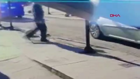 Araba bir kişinin ayağının üstünden geçti