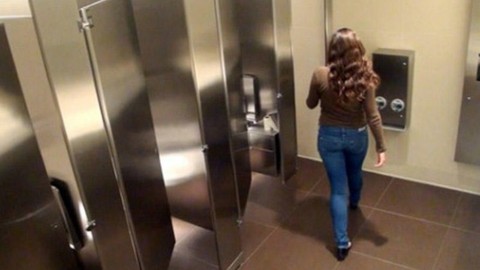 Kadınlar tuvaletinden gizli kamera çıktı