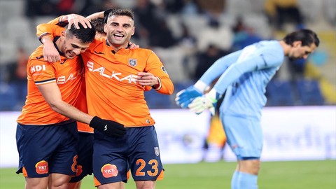Spor Toto Süper Lig'de Medipol Başakşehir evinde Antalyaspor'u 2-0 yendi | MAÇ SONUCU