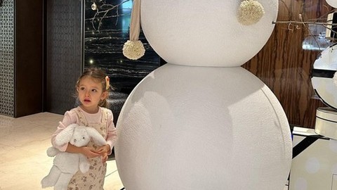 Seda Bakan’dan kızları Ela ve Leyla ile yeni yıl paylaşımı!