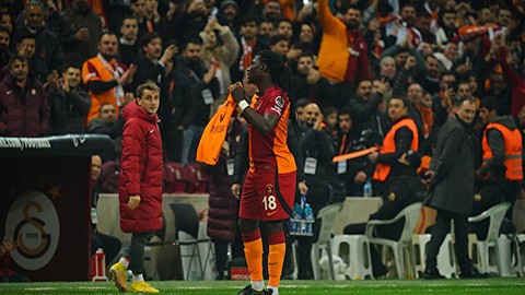 Gomis attığı golü takım arkadaşına hediye etti