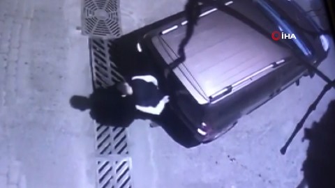 Otomobilli mazgal hırsızları kamerada