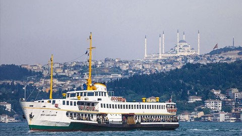 İstanbul'da vapur seferlerine lodos engeli