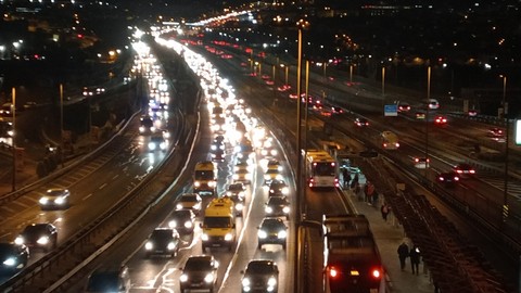 Okullar bugün açılırken İstanbul'da da trafik yoğunluğu oluştu