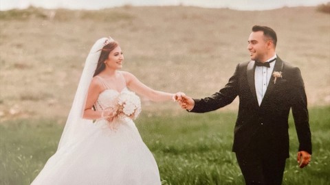 Enkaz kalktı ancak yeni evli çiften hala haber yok