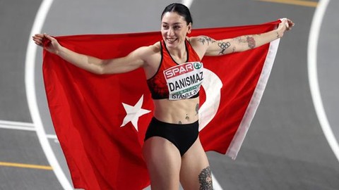 Milli sporcu Tuğba Danışmaz altın madalya kazandı