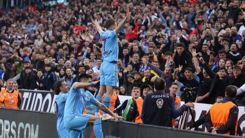 Son dakika Trabzonspor haberleri... Trabzonspor Abdullah Avcı'sız ilk maçına çıktı! Adana Demirspor'u 4-1 mağlup etti: Visca'dan enfes gol