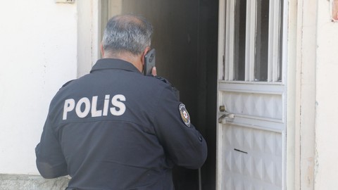 Kendisinden günlerce haber alınamayan 70 yaşındaki Nahide Gönültaş çöp evden çıkarıldı