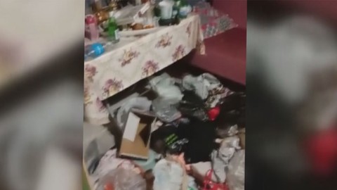 Konya'da 1,5 yaşındaki bebek çöp evden çıktı