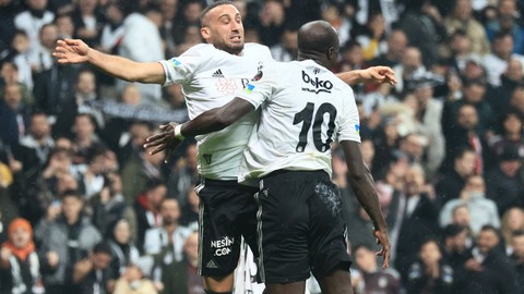 Cenk Tosun'dan iddialı sözler! "En iyi golcüler Beşiktaş'ta"