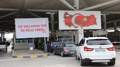 Sınır kapılarında oy yoğunluğu