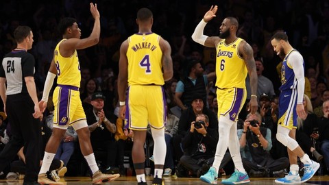 Lakers'tan Batı finaline dev adım