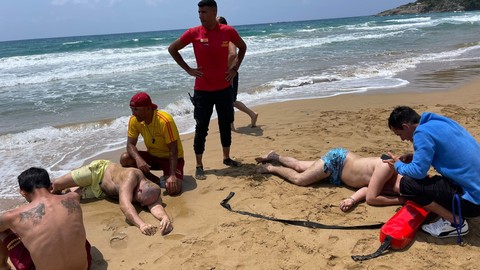 Uyarıları dinlemediler! Ölümden son anda kurtuldular