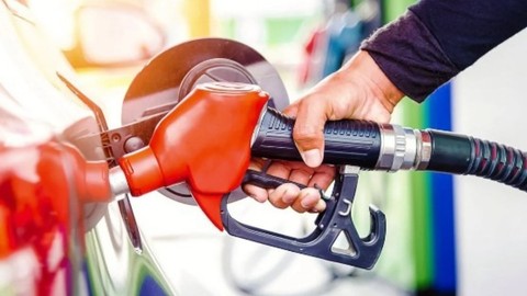 Geçtiğimiz günlerde benzine gelen 76 kuruşluk zammın ardından bir zam daha yolda! Benzine 75 kuruş daha zam geliyor