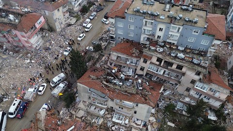 Hacettepe'nin deprem raporu: Beton dayanımı el ile ufalanabilecek kadar düşük