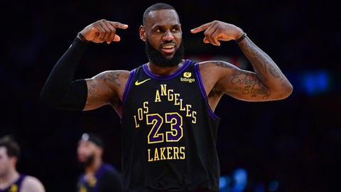 Bucks ve Lakers konferans yarı finaline yükseldi