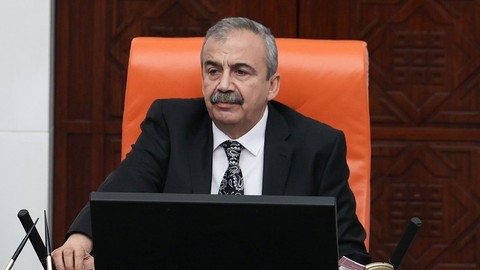 Genel Kurul'da rahatsızlanan Sırrı Süreyya Önder hastaneye kaldırıldı