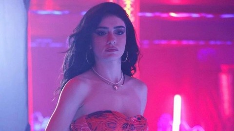İnci Taneleri dizisinin Dilber'i Hazar Ergüçlü, hakkında yapılan eleştirilere yanıt verdi