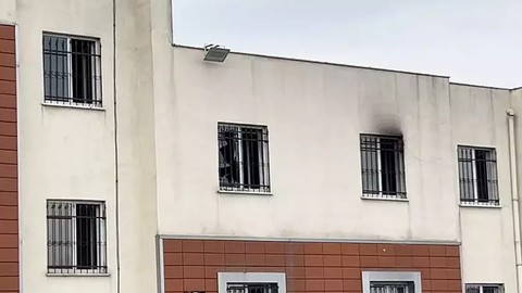 Beylikdüzü'nde Çocuk Destek Merkezi'nde yangın! 10 çocuk dumandan etkilendi