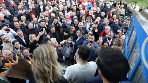 Hamza Dağ, İnciraltı'ndaki arsa mağdurlarına müjdeyi verdi