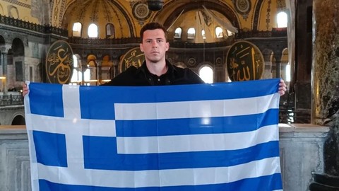 Yunan, Ayasofya’da bayrak açtı