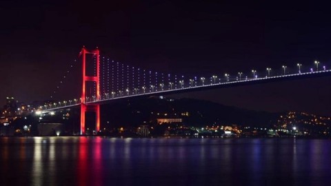 İstanbul Boğazı'nda trafik çift yönlü askıya alındı