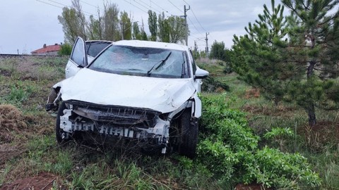 Otomobil şarampole uçtu
