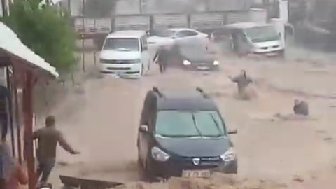 Sele kapılanları vatandaşlar kurtardı