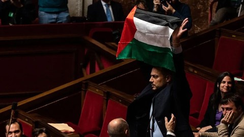 Fransa parlamentosunda Filistin protestosu