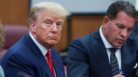 Trump, 'Sus payı' davasında suçlu bulundu