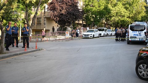 Rehin aldığı iki çocuğunu öldürdü