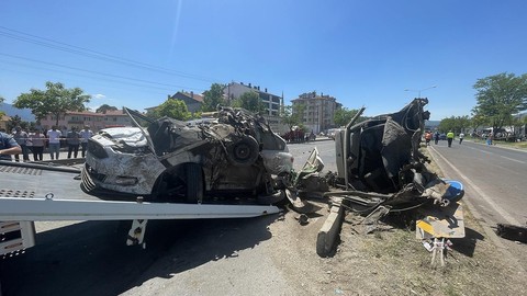Bolu'da 4 araç zincirleme kazaya karıştı: 2 ölü, 3 yaralı