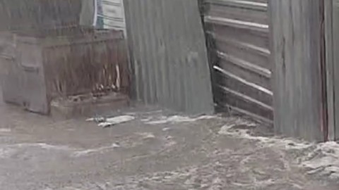 Kadıköy'de evleri su bastı!