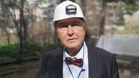 Deprem bilimci Prof. Dr. Övgün Ahmet Ercan Ağrı Dağı'nda sele kapıldı