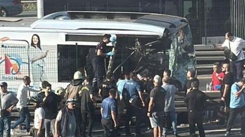 Son dakika! Küçükçekmece'de metrobüs kazası: Yaralılar var