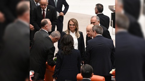 Bahçeli'den DEM Partili vekillerle tokalaşmasına ilişkin açıklama