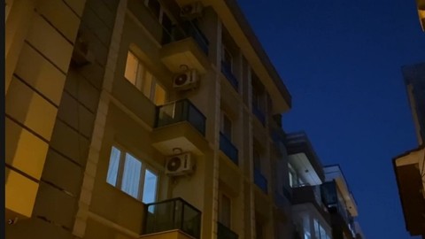 Evinde bıçaklanmış halde ölü bulundu