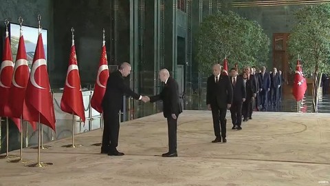 Cumhurbaşkanı Erdoğan Beştepe’de tebrikleri kabul etti! Özel orada değildi