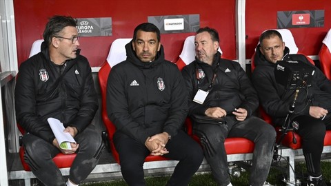 Giovanni van Bronckhorst'tan istifa sorusuna yanıt: "Bu anlarda eleştiriler olacaktır"