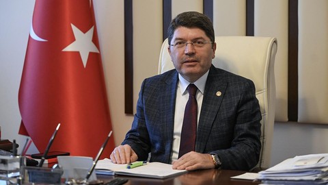 Bakan Tunç'tan Özgür Özel'e sert eleştiri