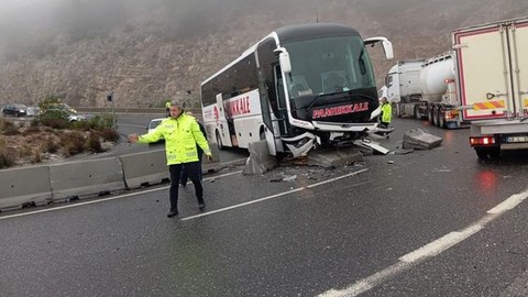 Muğla'da yolcu otobüsü bariyerlere çarptı! Çok sayıda yaralı var