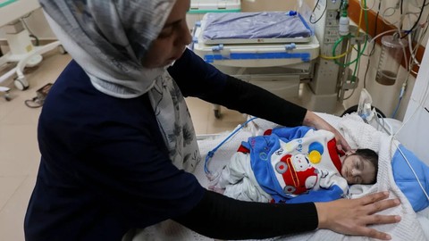 İsrail saldırısı altındaki Gazze'de bir bebek daha soğuktan öldü