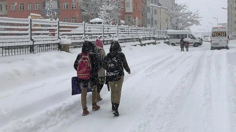 Kırklareli'nde eğitime bir gün ara verildi