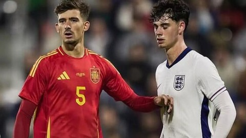 Ünlü futbolcu bahisten gözaltına alındı