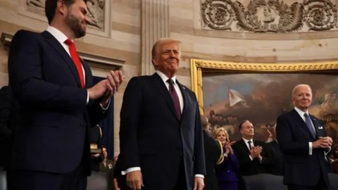 Donald Trump göreve LGBT'ye savaş açarak başladı